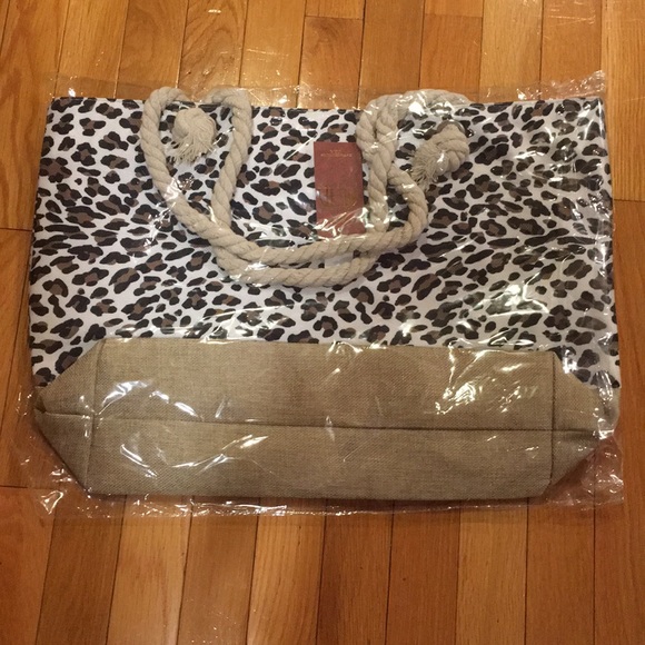 ❤️2 for $40 ❤️Cute large leopard print tote - Picture 3 of 3